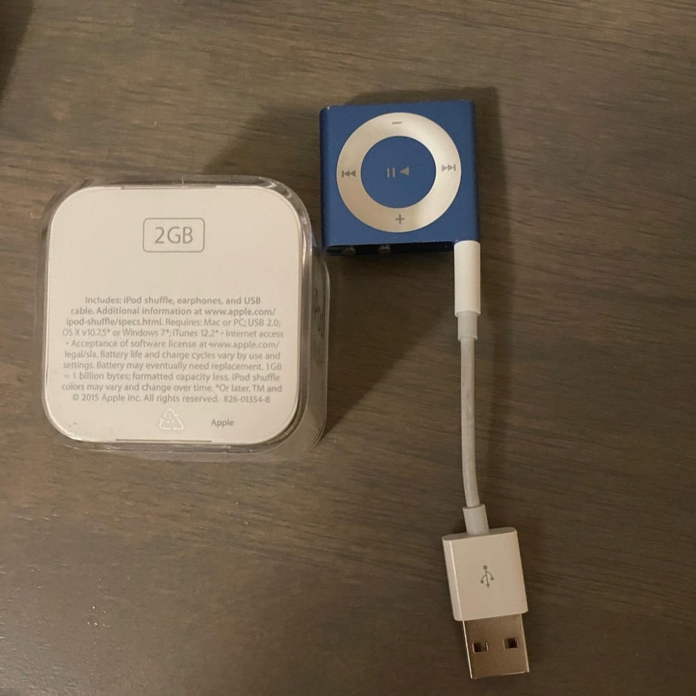 iPod shuffle with charger